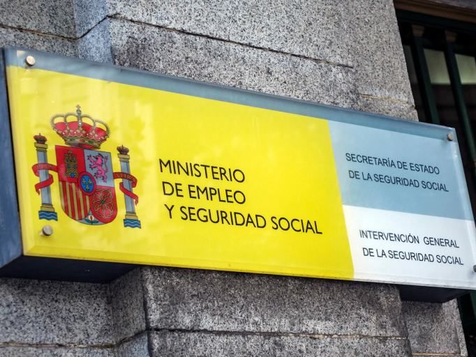 Social Security <br>& <span class="cms_text-yellow">Healthcare</span> Pensioner